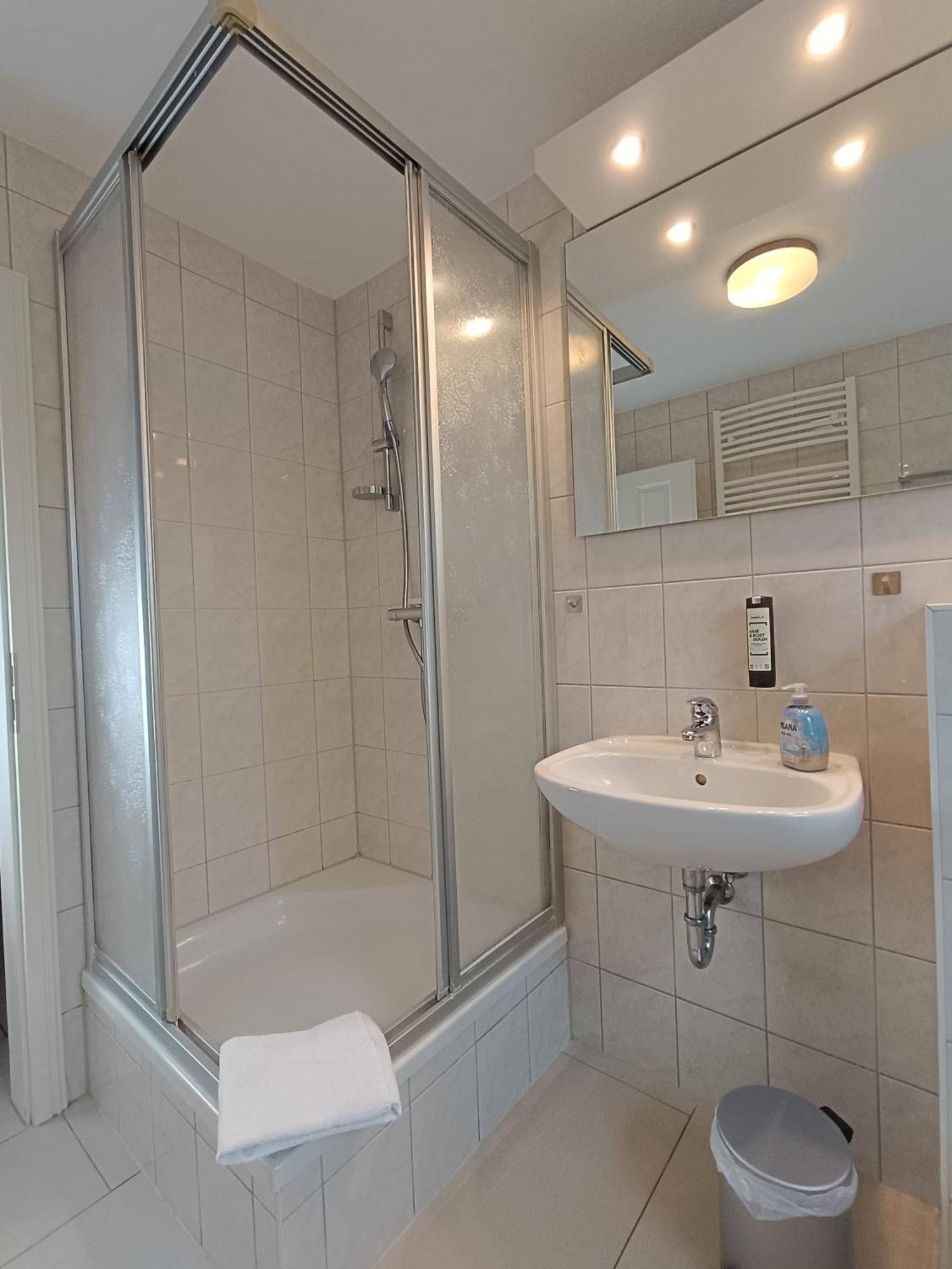 Haus Nemo - Appartement 5, Gemuetliches Appartement Mit Strandkorb, Strandnah 50 M ゼーバート・ヘリングスドルフ エクステリア 写真